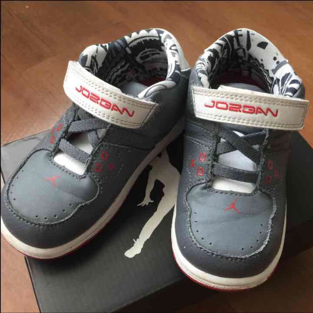 EUC Toddler Jordans 8c