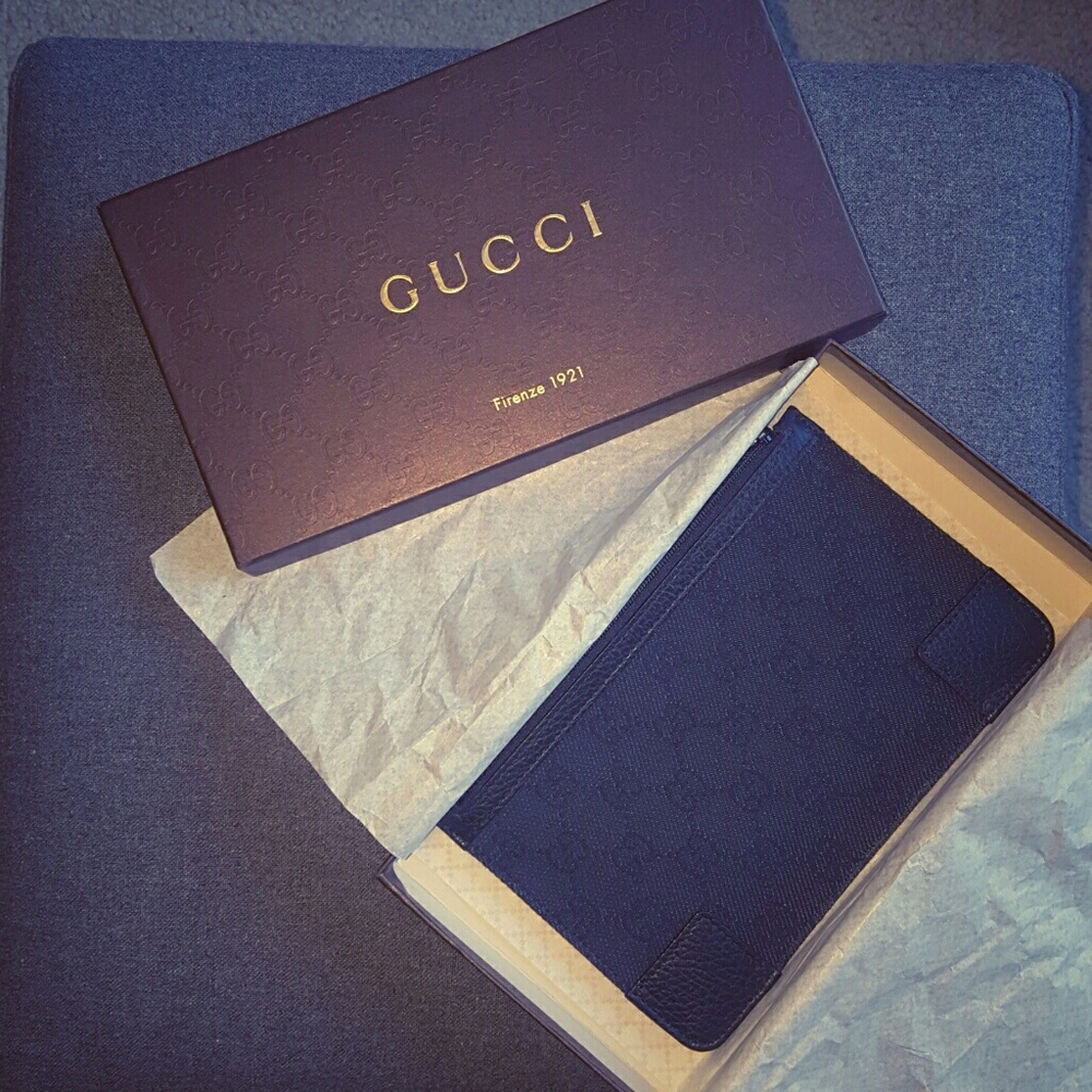 NEW Authentic Gucci Clutch