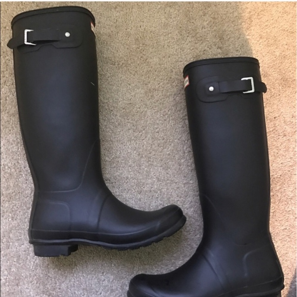 Black hunter boots