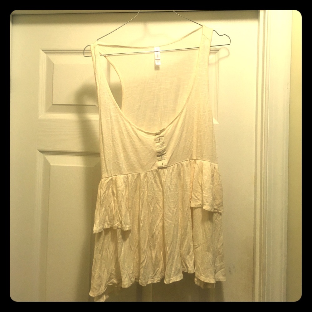 Lightweight ruffle tanktop