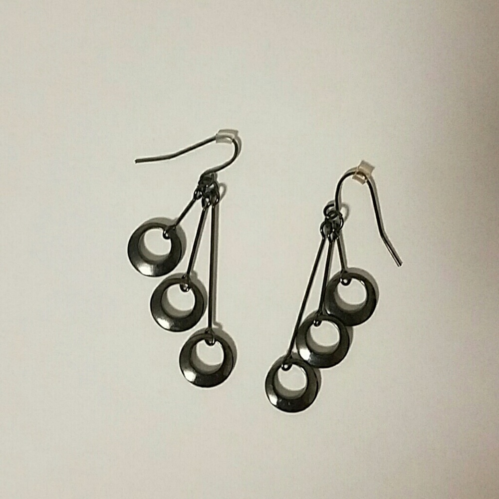Dark gray circle drop earrings