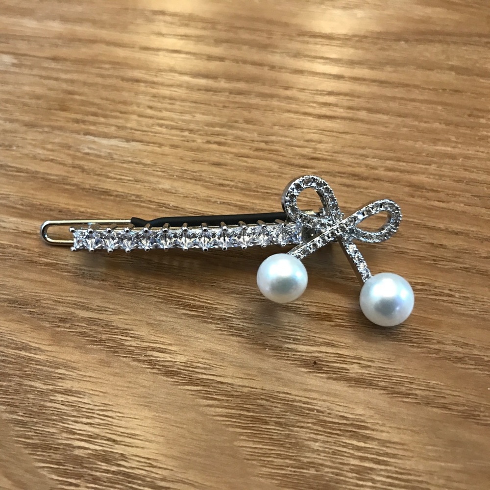 pearl hair accessory
