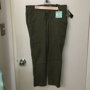 Olive  Taylor crop trouser