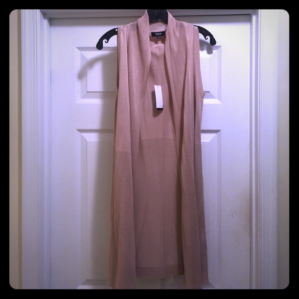 BNWT long sleeveless vest