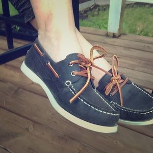 Bass boat shoes