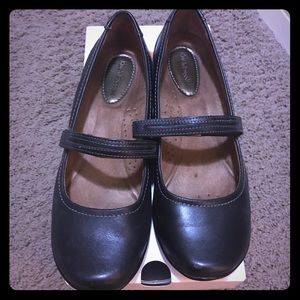 Hush Puppies Black Leather Mary Janes size 9