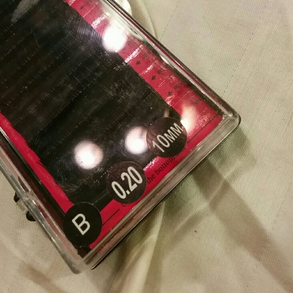 Frenchie B. Lashes - Picture 2 of 3