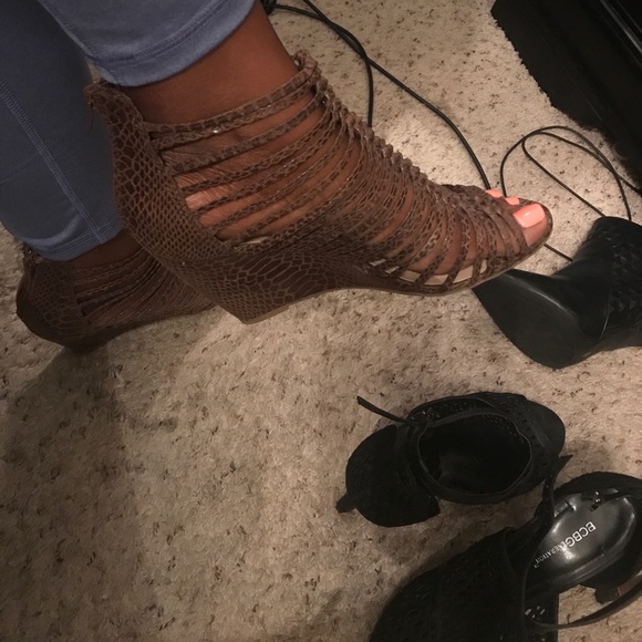 NINE WEST SIZE 11 WEDGES - Picture 3 of 5