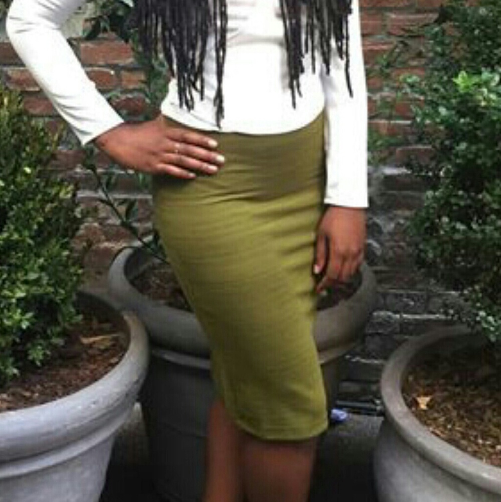 American Apparel green mid-length pencil skirt