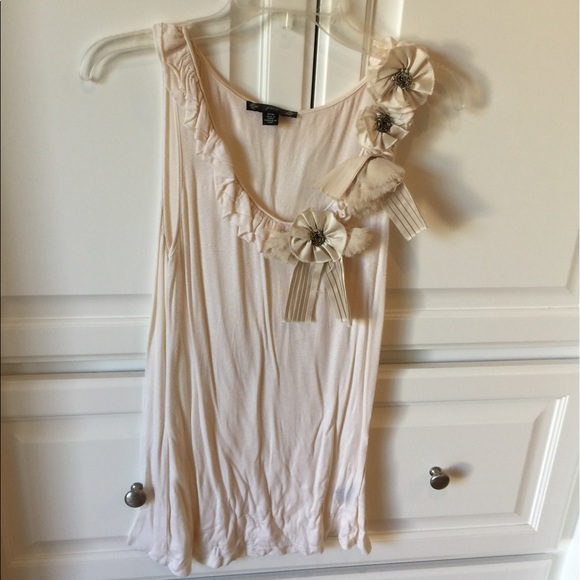 Off white tank.   Floral appliqué.   Pretty. - Picture 1 of 1