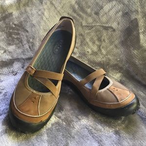 Clarks Privo Tan Flats