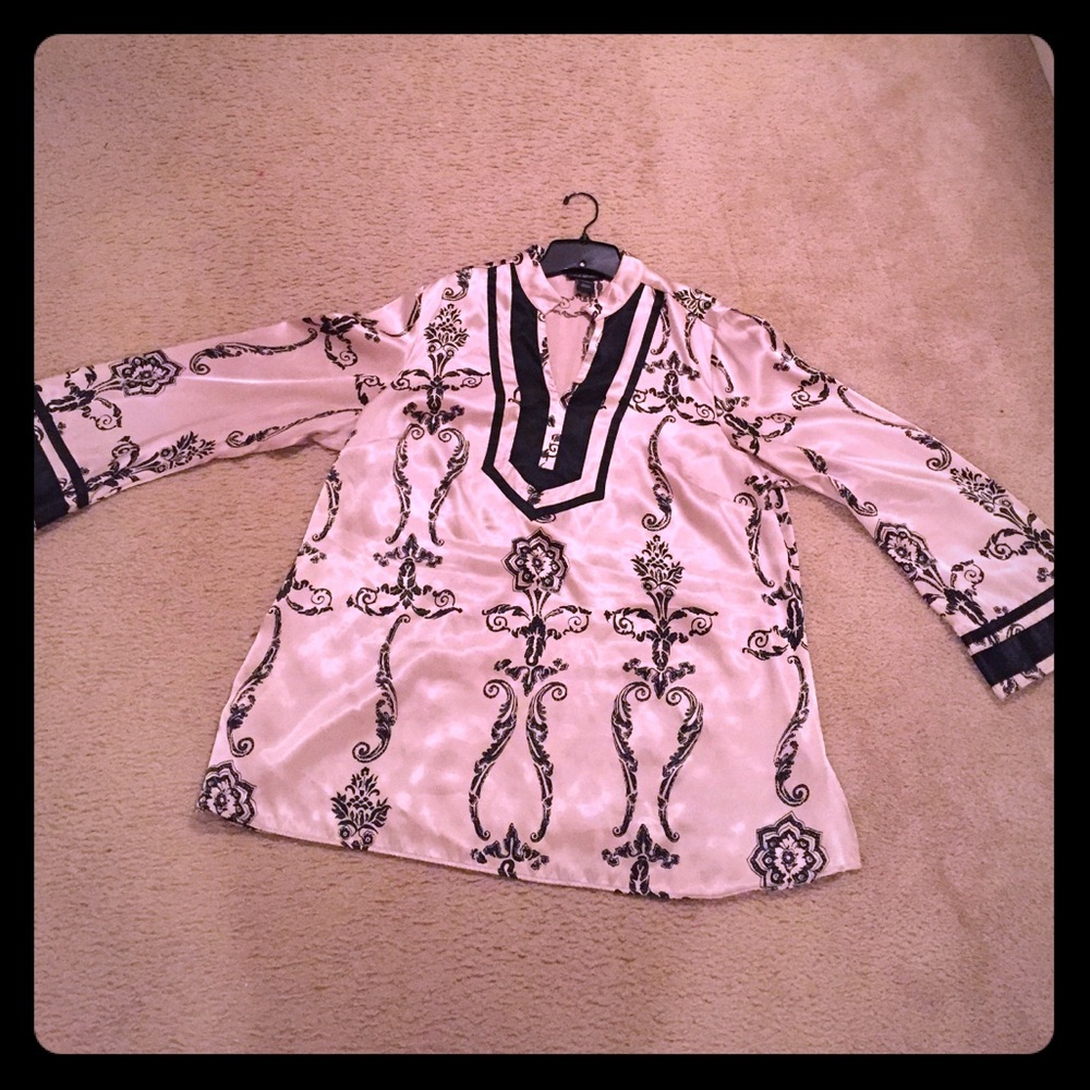 Plus sized gold blouse w/ black decorative design