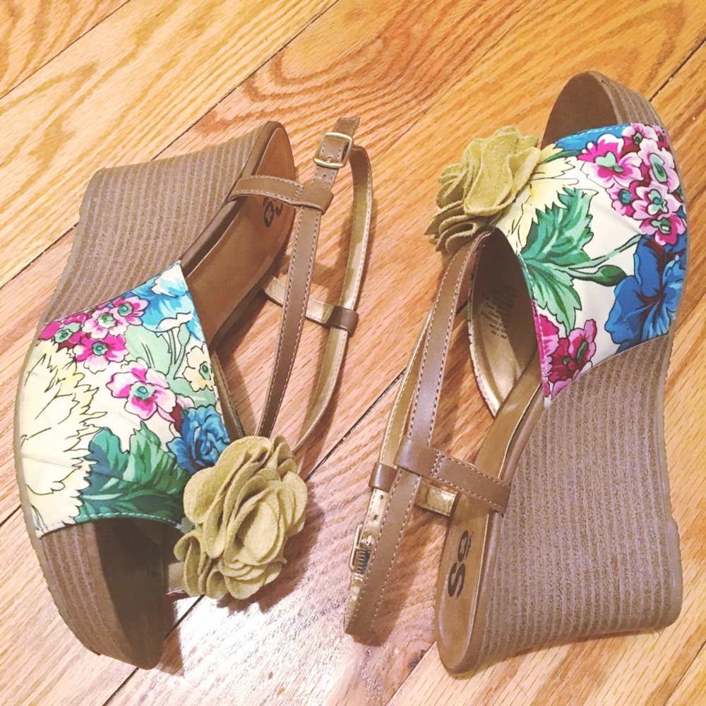 HOST PICK! Wedge heeled sandals