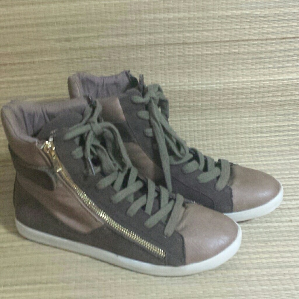 Zipper sides sneakers with velcro top strap