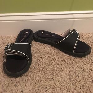 Nike slides