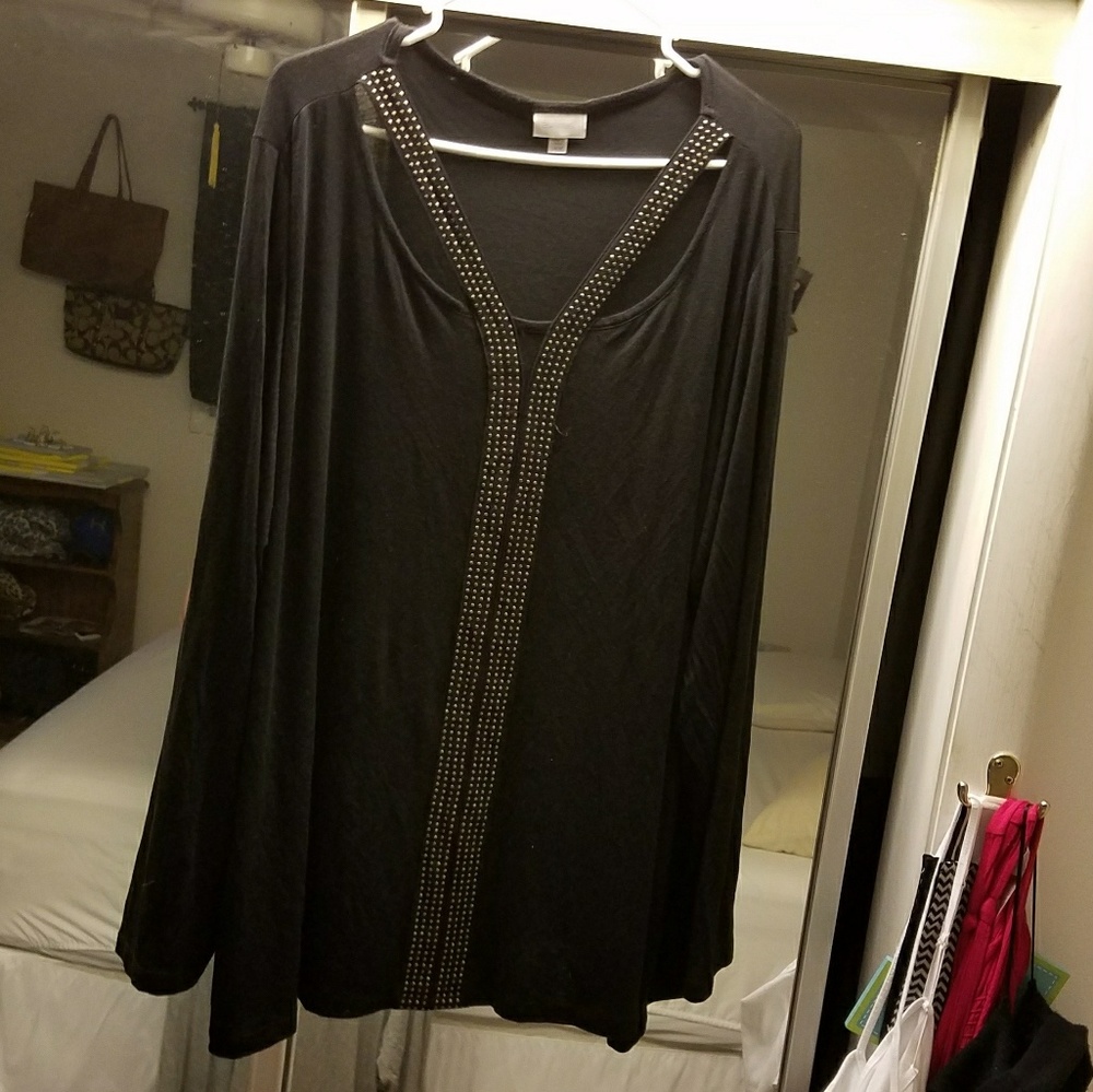 Women's Long sleeve shirt.