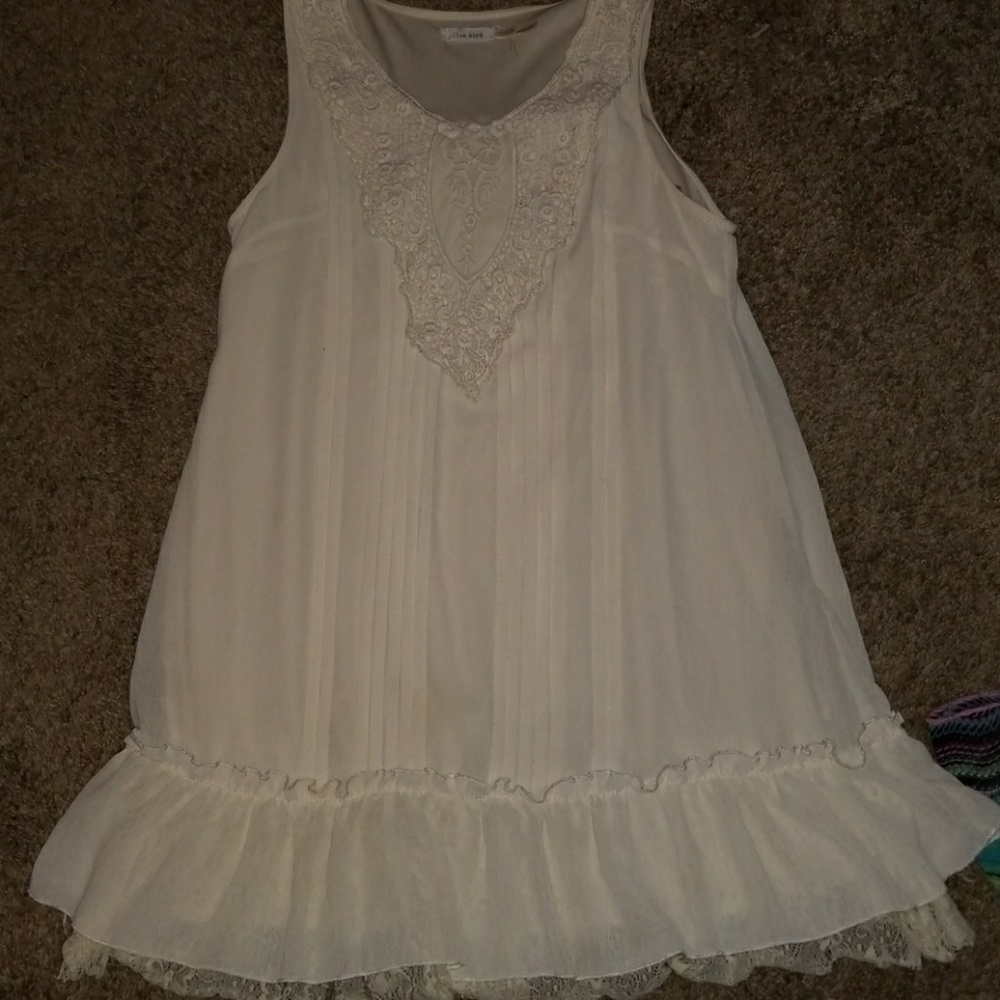 Lace detail sleeveless dress