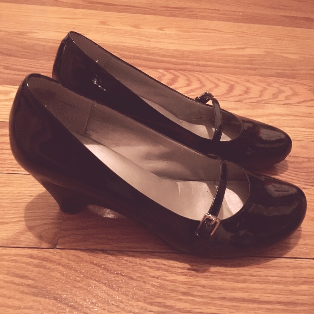 Patent leather kitten heel Mary Janes