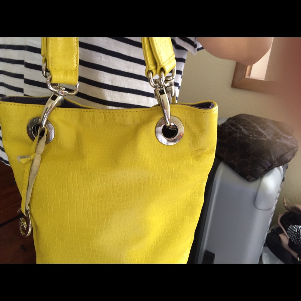 Adorable canary yellow bag