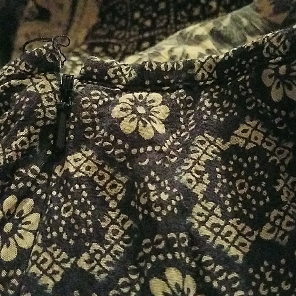 Skirt - Picture 2 of 2