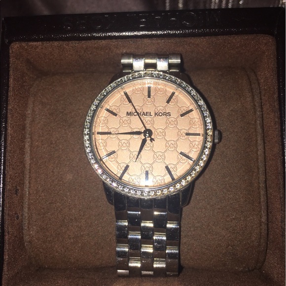 Michael Kors silver watch - Picture 1 of 1