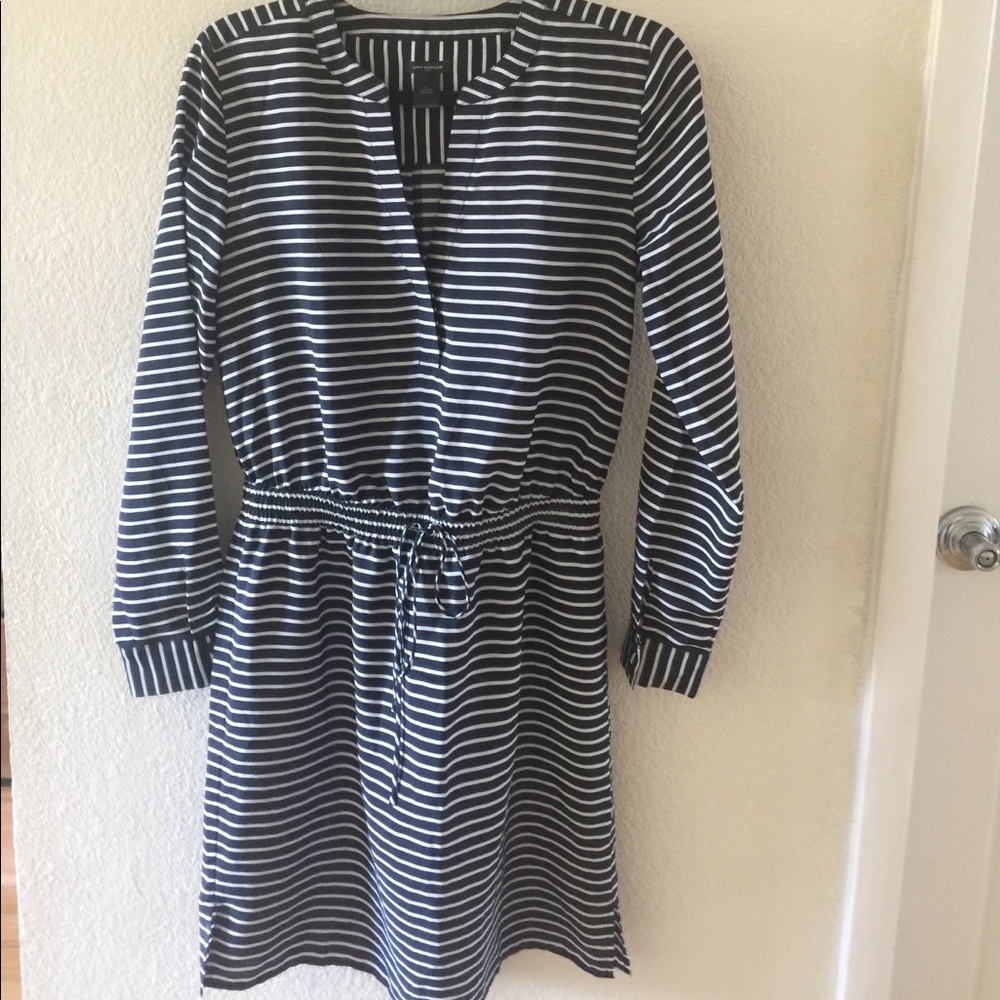 SUPER CLASSY Ann Taylor Dress Size Small