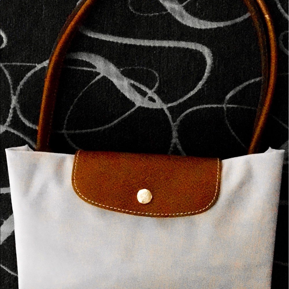 100% Authentic pre-owned LongChamp Light Grey.