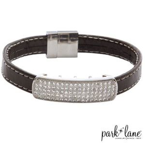 🚨SALE🚨 UNISEX 👨🏻👩🏻Leather & Crystal NWOT