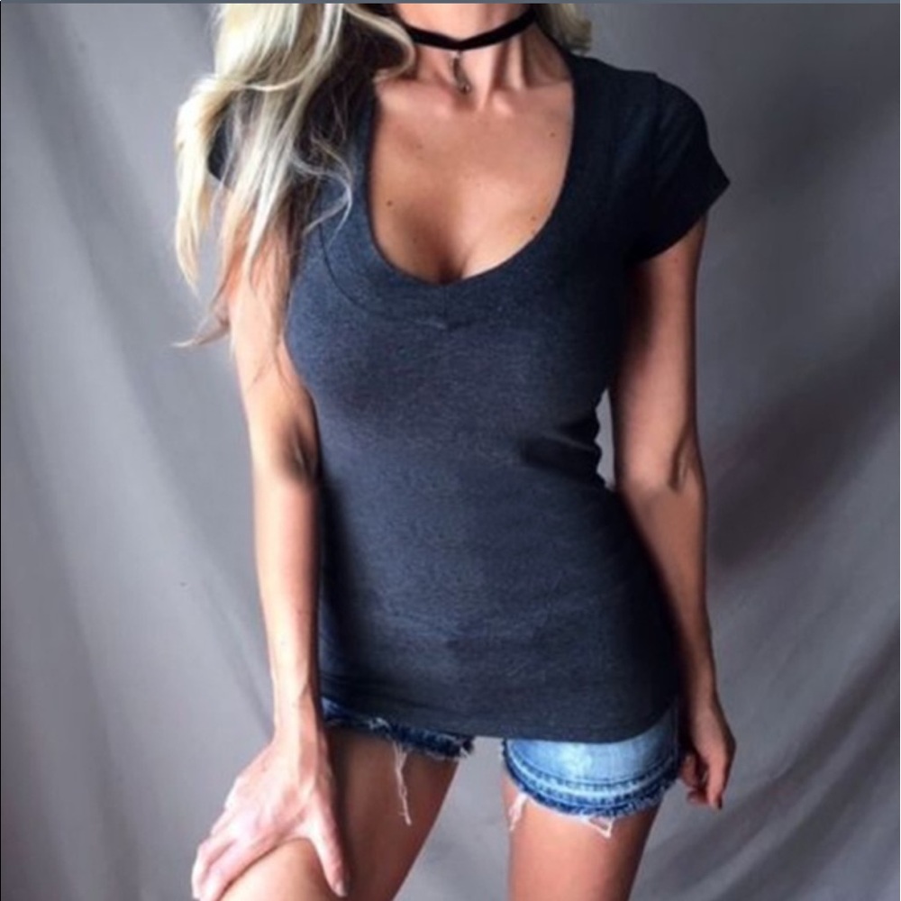🚨3/4/10😺🆕Stretch Deep V Gray Tee SZL