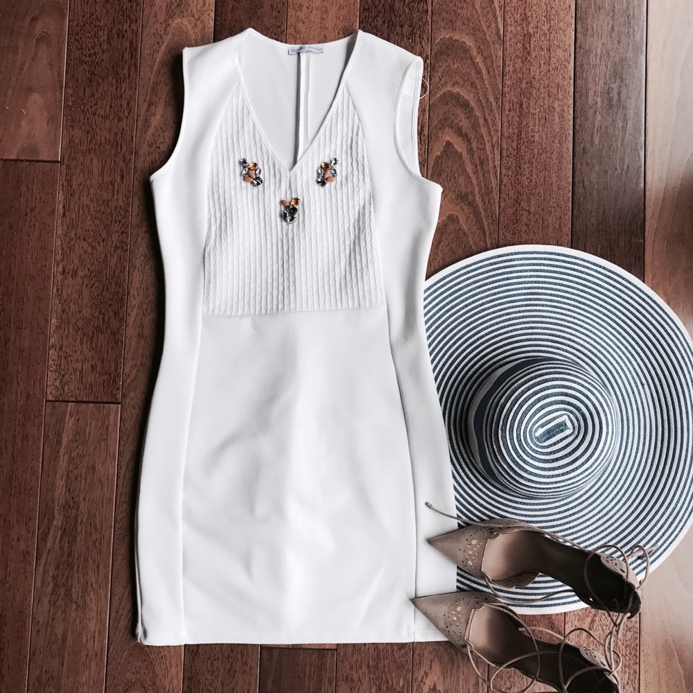 WHITE ZARA DRESS WITH JEWEL DETAIL SIZE MEDIUM