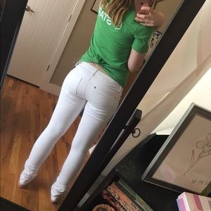 White stretchy skinny jeans w gem diamond buttons