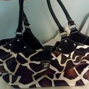 Giraffe printed purse