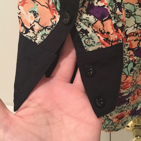 BCB generation 12 floral romper with back slit NWT - Picture 7 of 8