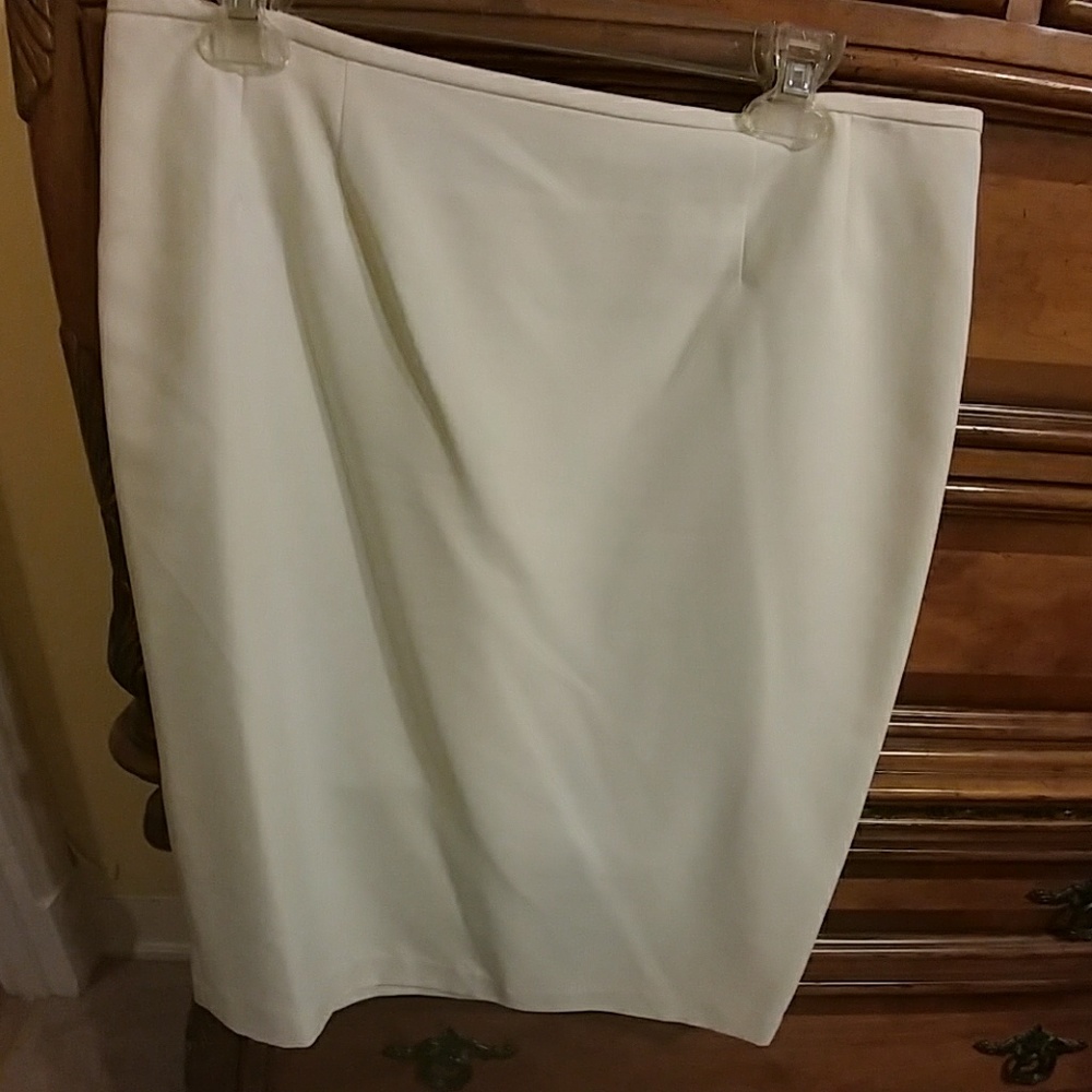 White mini skirt. Wore once to a wedding.