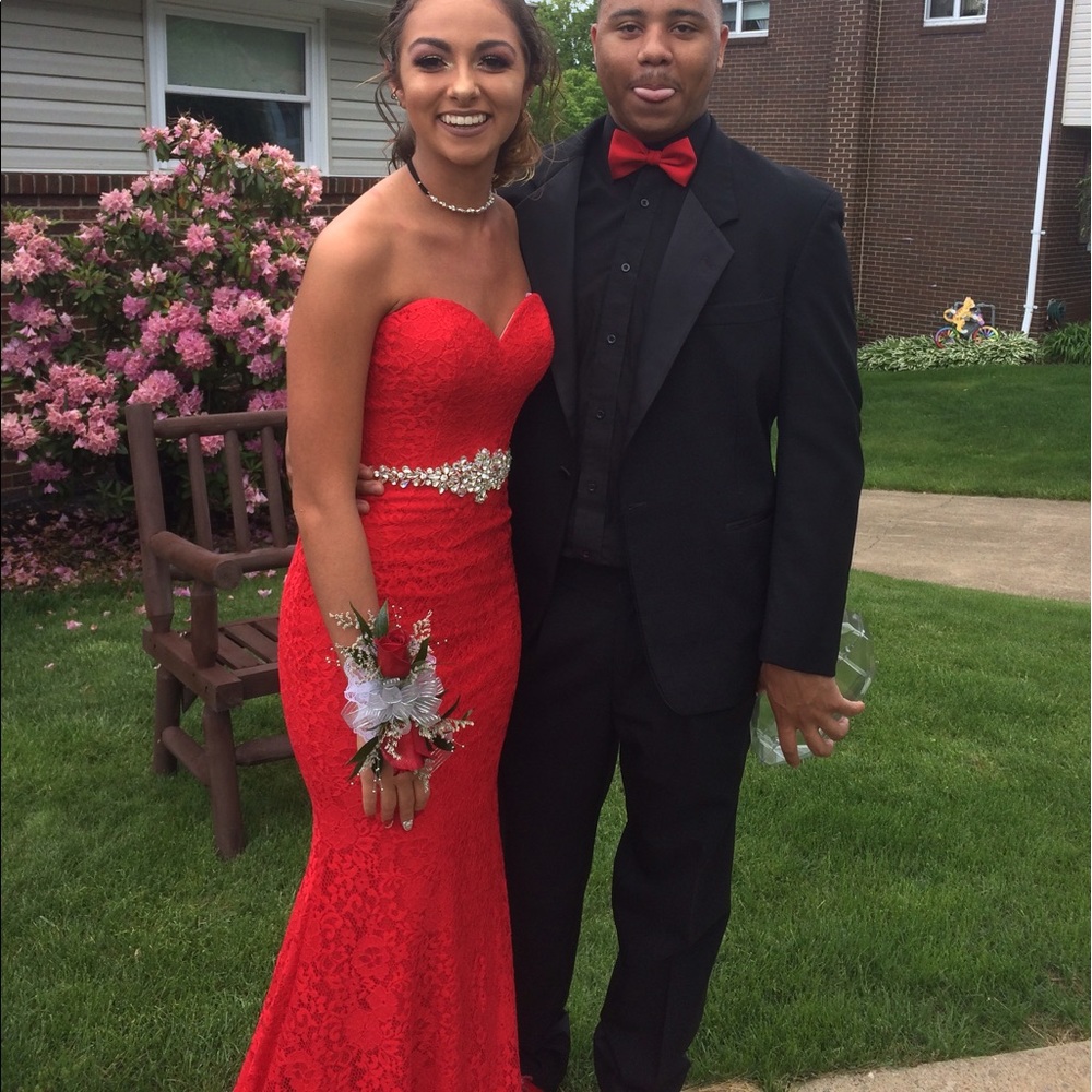 Ellie Wilde prom dress