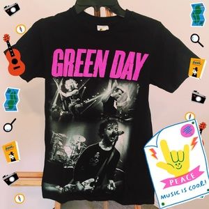 Green Day band T-shirt