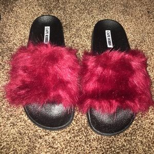 Red fluffy slides size 7 never worn before !