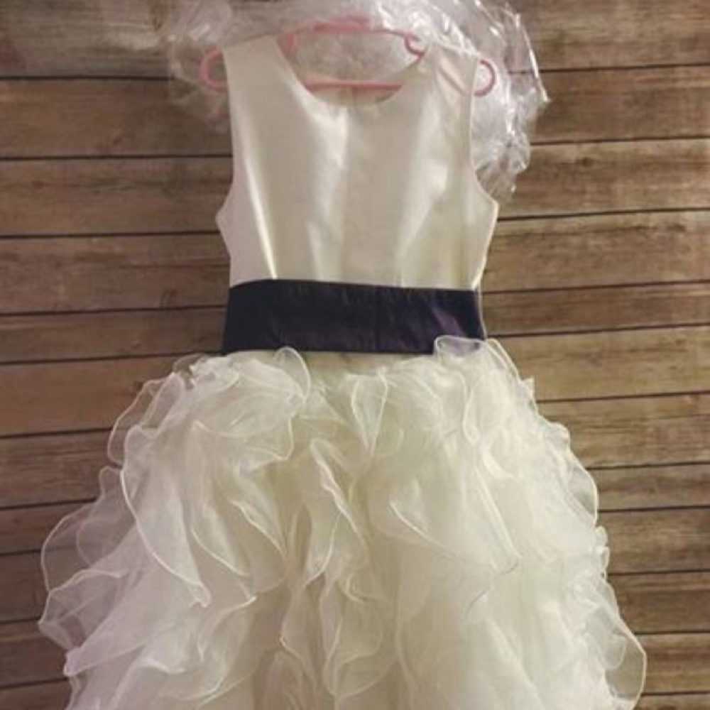 New Gown White full length Purple Bow Sz 10 2avail