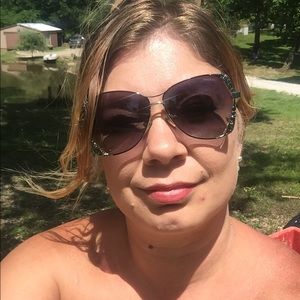 Meet your Posher, Christine