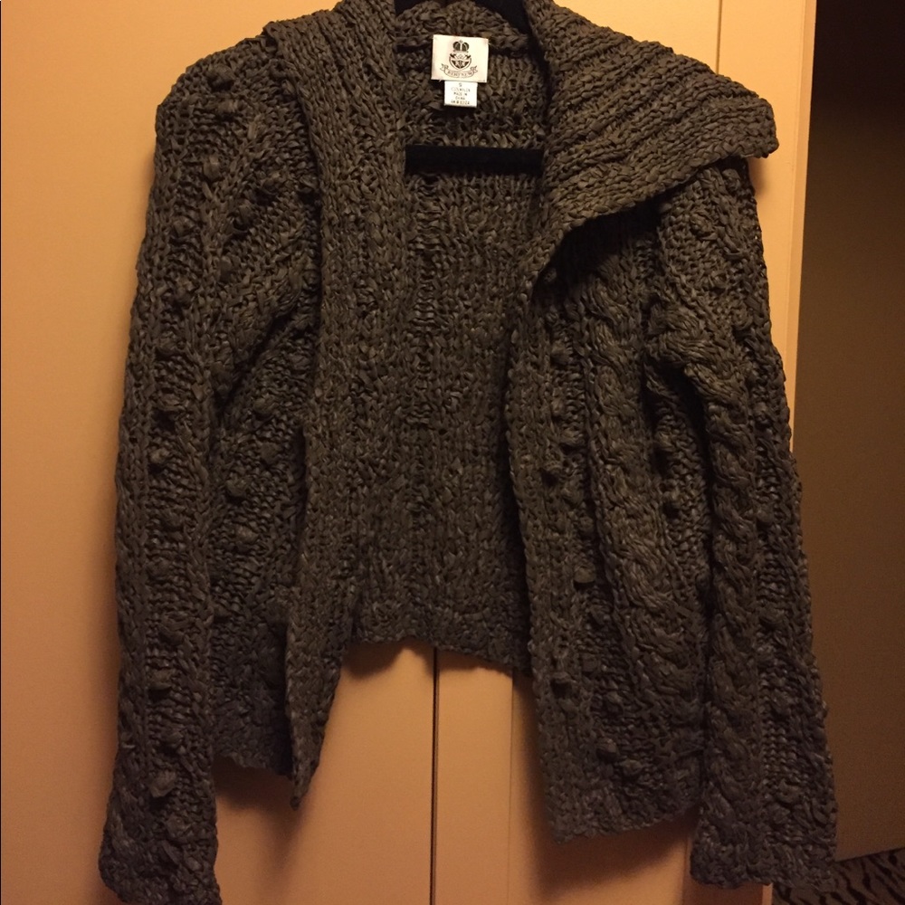 Renfrew small open sweater with buttons