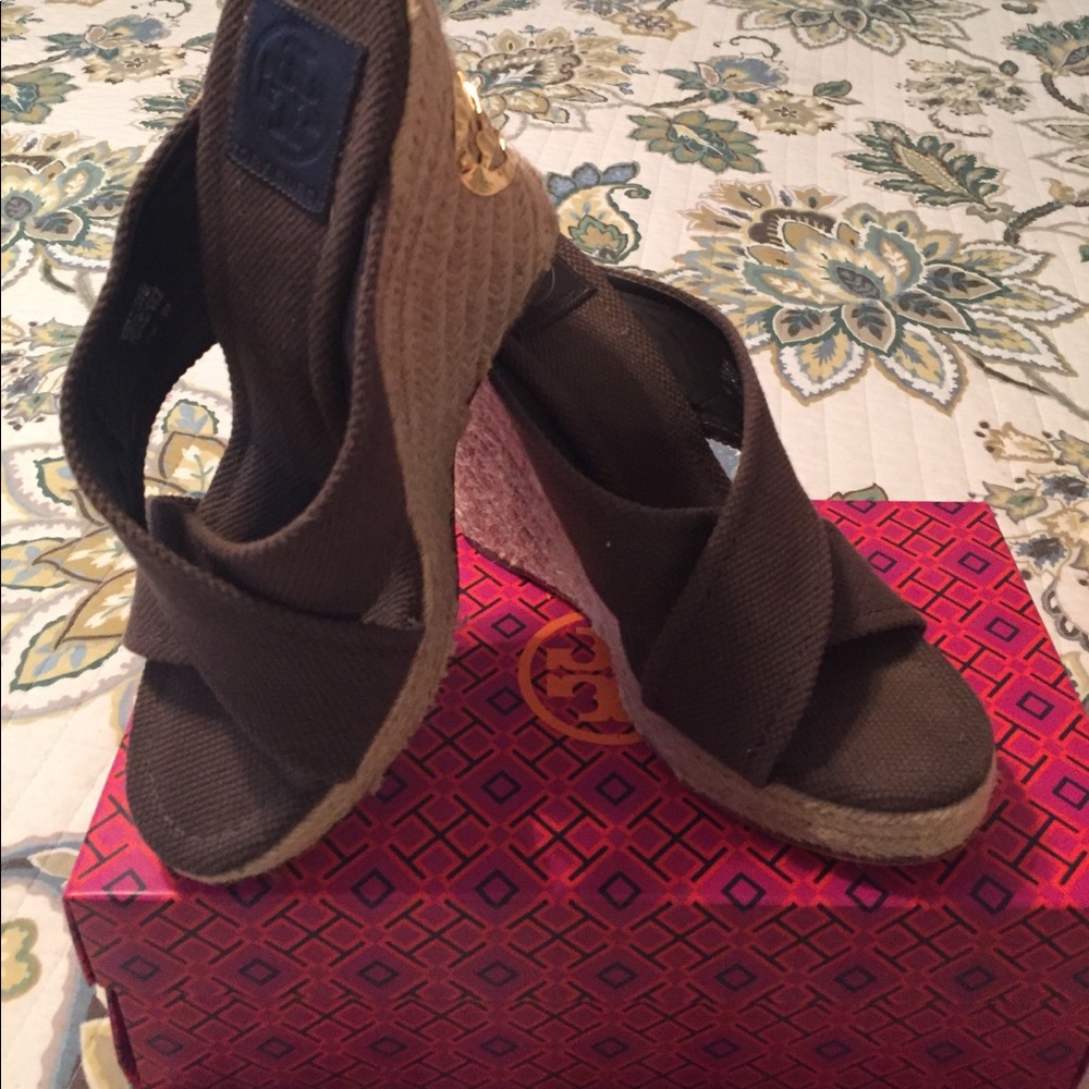 Lightly used brown Tory burch wedges!
