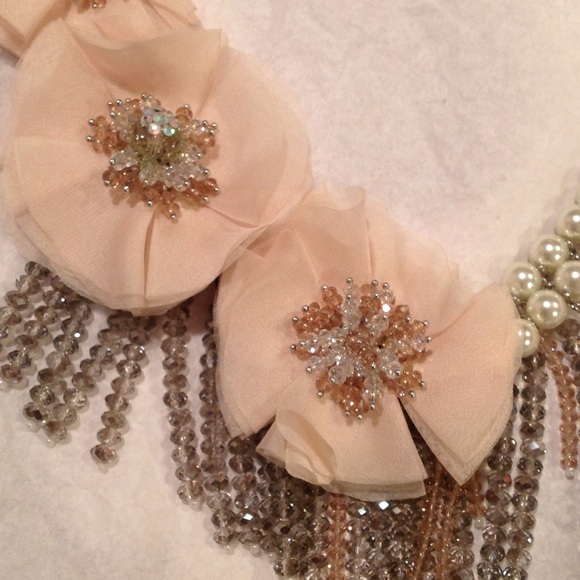 Gorgeous Statement Necklace - Picture 2 of 4