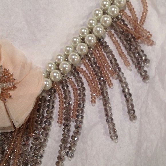 Gorgeous Statement Necklace - Picture 3 of 4