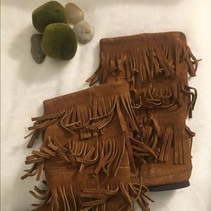 Minnetonka brown suede fringe boots