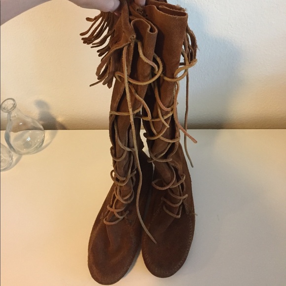 Minnetonka Indian Suede Tie up Boots - Picture 2 of 4