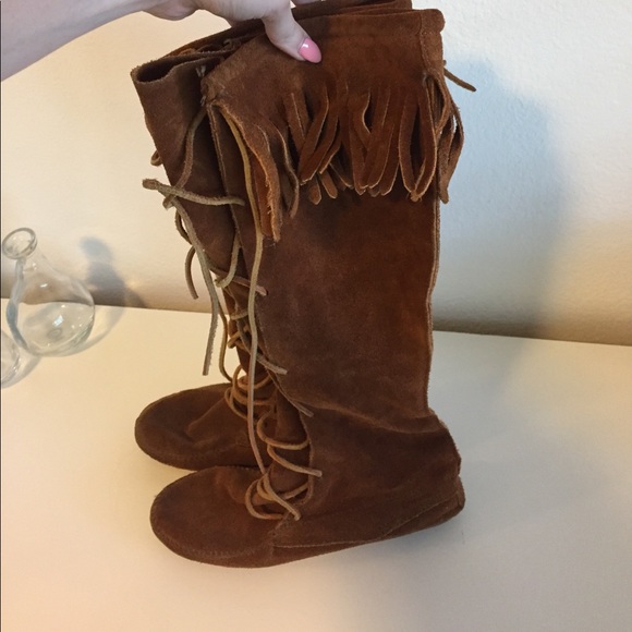 Minnetonka Indian Suede Tie up Boots - Picture 3 of 4