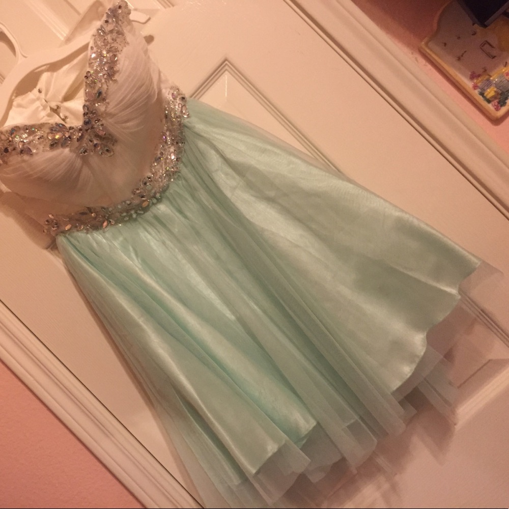 Cute short strapless homecoming dress!!!