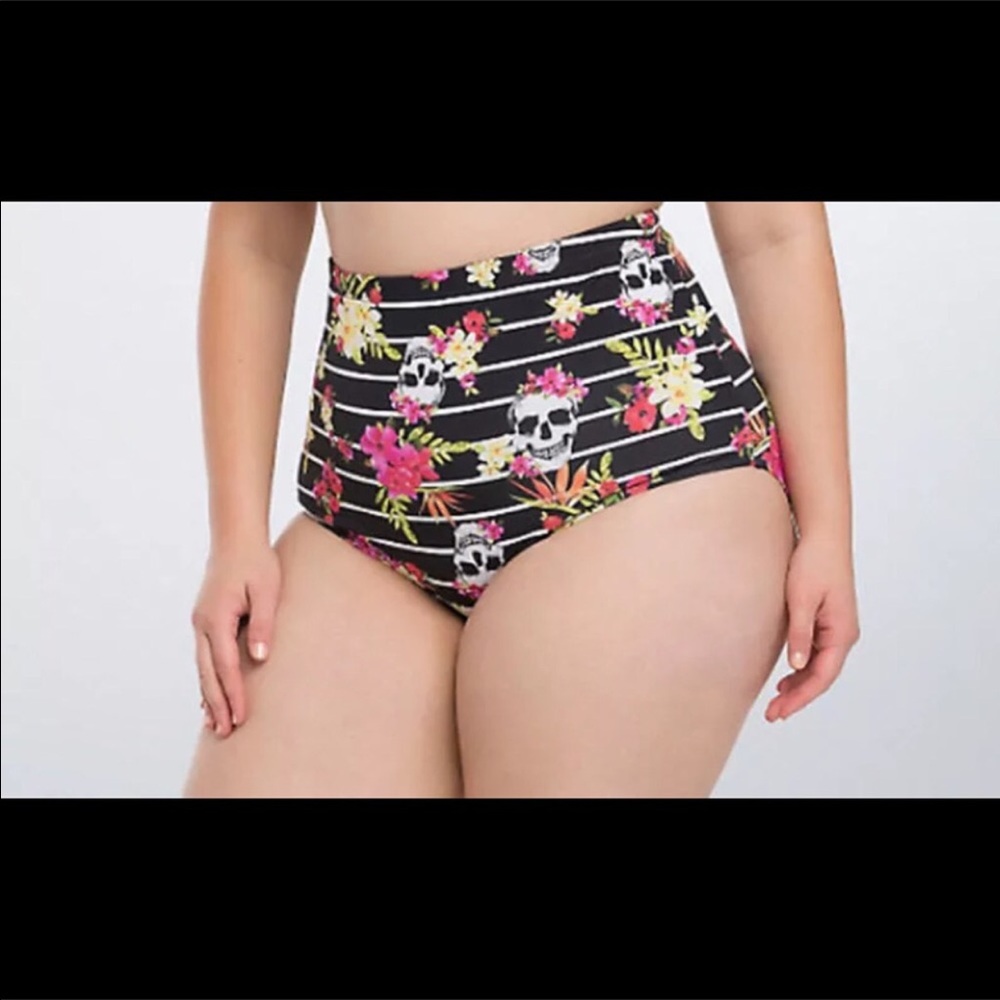 NWT Torrid Skull and stripe bikini bottom SIZE 4