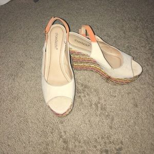 Size 9 nude with colorful platform