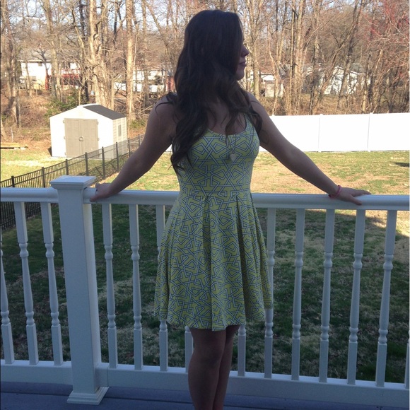 Yellow and white dress - Picture 3 of 3